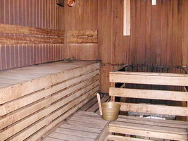 Деревенская баня, полки деревянные